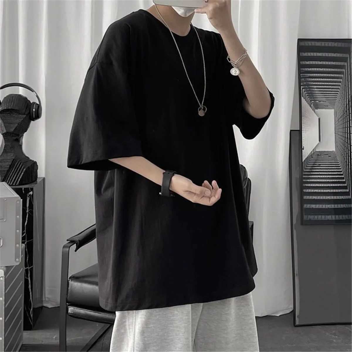 Cotton Summer Fashion Mens T-shirt Casual Solid Short Sleeve Classic Mens T-shirt 100% Cotton Korean Hip Hop Top T-shirt Black and WhiteT250318