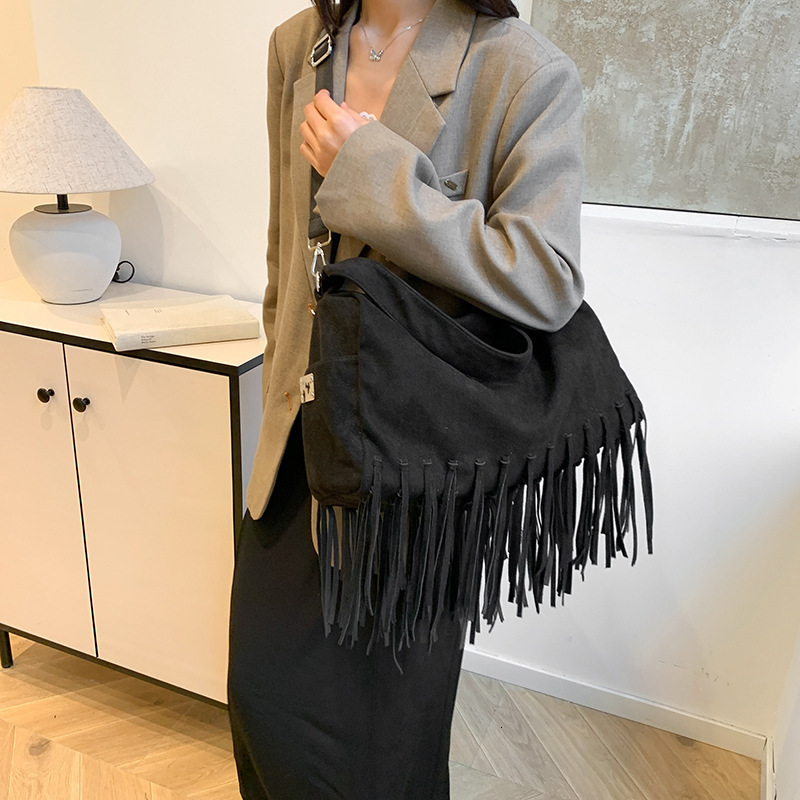 2025 New Korean Fashion Tassel Shoulder Multi Functional Trendy Designer Crossbody Bag Off Road Large Capacity Motorcycle Square Bag Storage Bag Handb