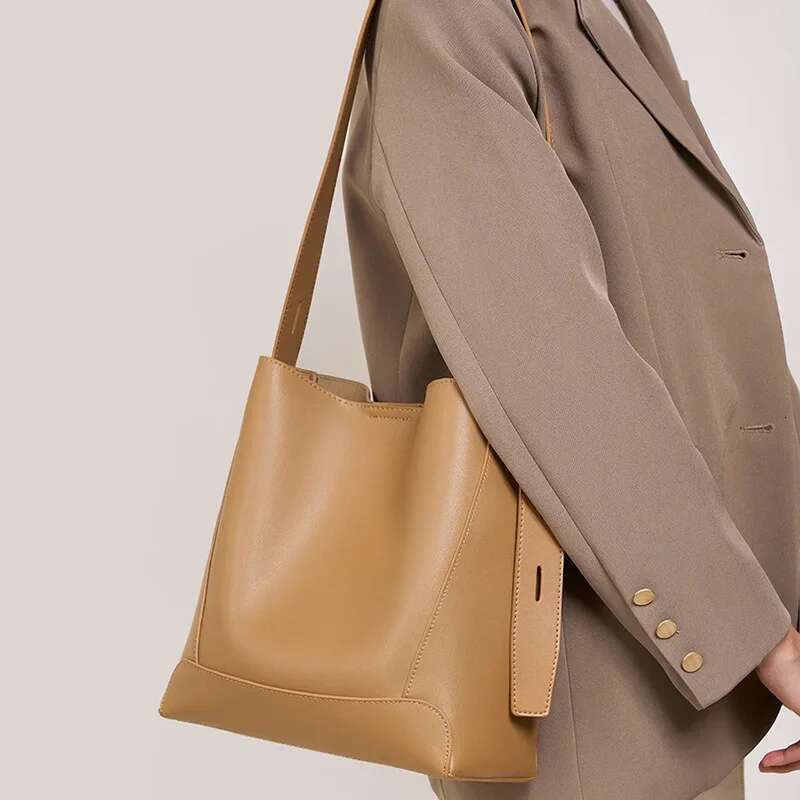 2023 Women's Bucket Bag Genuine Leather Ladies Commute Handbags High Quality Female Shoulder Bags Large Totes Camel Black