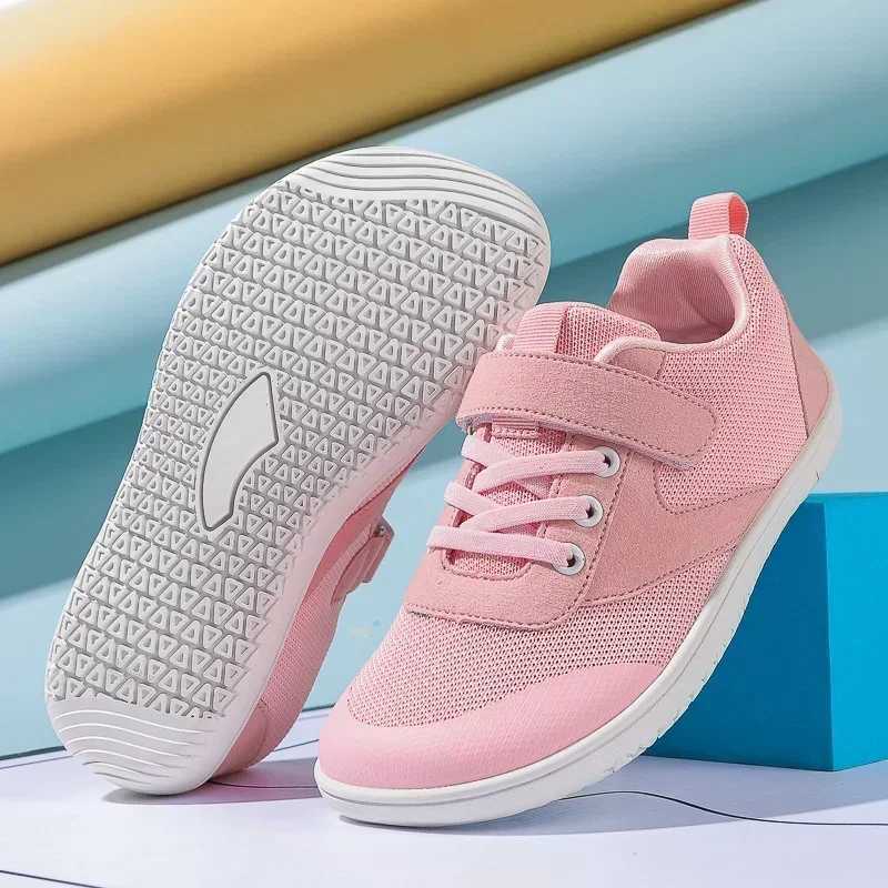 Little boys wide barefoot shoes boys and girls mini sports shoes lightweight non slip natural childrens walking shoes W250318