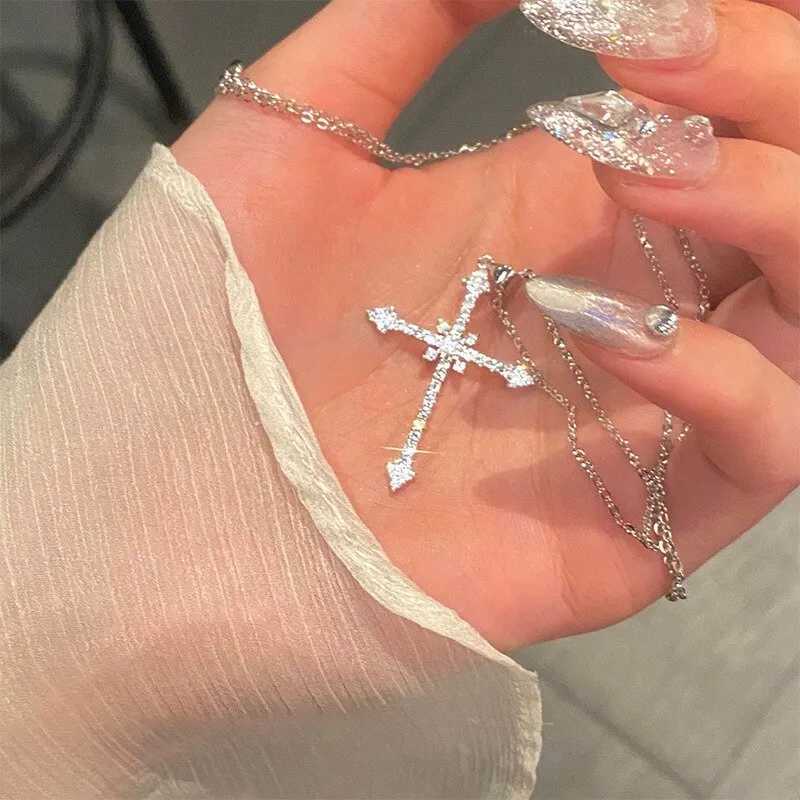 1 piece of imitation white gold necklace ladies cold wind all diamond star mango sparkling cross pendant jewelry W250318