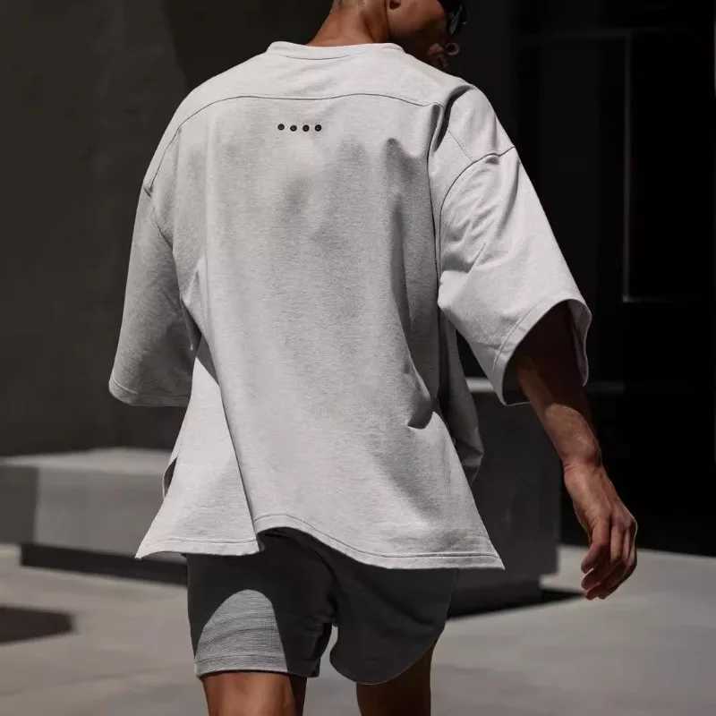 Mens summer loose casual oversized T-shirt street clothing V-neck short sleeved sports T-shirt top-level fitness cotton clothing sports shirtT250318