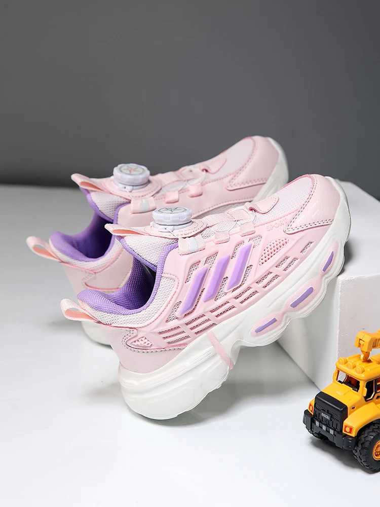 Casual sports shoes lightweight sports shoes breathable and anti slip new sports shoes W250318