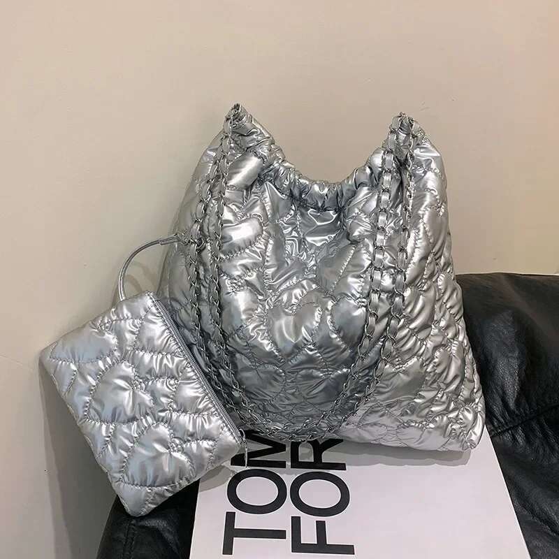 Autumn Winter New Quilted Dia Design Women's Sier Shoulder Fashion Y2k Soft Bucket Tote Bag Trends Handbags And Purses