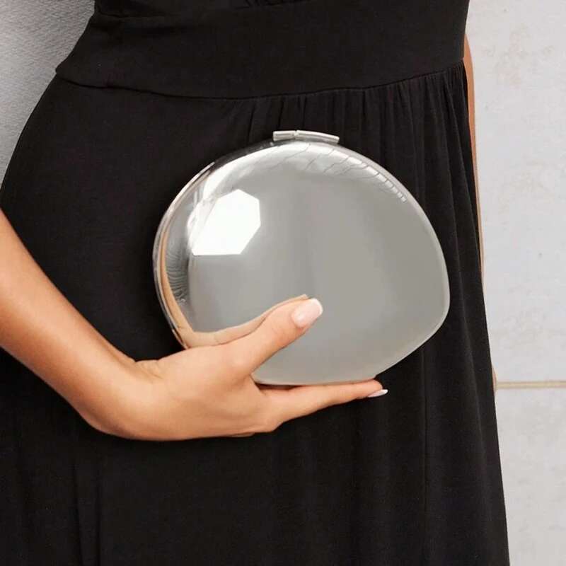 Fashion Metallic Shell Clutch Bag For Women Designer Chains Box Shoulder Crossbody Bags Shinny Evening Party Purses Small 2024
