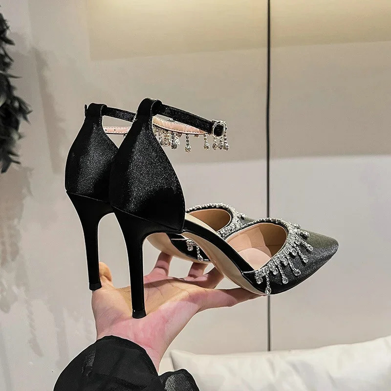Comemore White Wedding Bridesmaid Shoes Satin Fashion Rhinestone Fringe Chain High Heels Black Temperament Elegance Pumps 250317