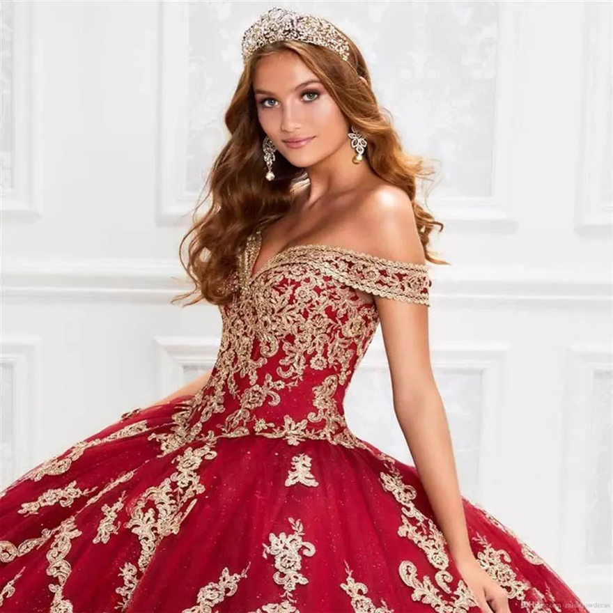 Sparking Red Lace Quinceanera Dresses Off The Shoulder Gold Applique Ball Gown Floor Length Prom Dress Vestido De Festa 15 anos Sweet 16 Dress