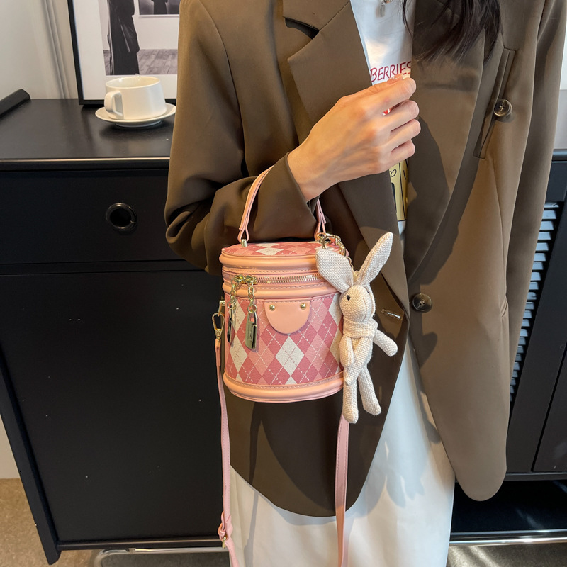 Minimalist Diamond Shaped Cylindrical Women's 2023 New Summer Fashion Casual Crossbody Bag, Portable Bucket Bag For Women Fashion Shoulder Bags