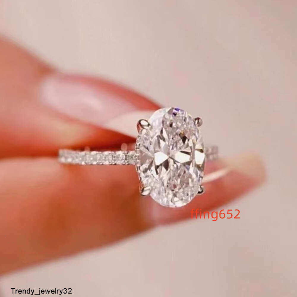 Yu Ying Customized 18K White Gold D color Oval Cut Moissanite Women Jewelry Wedding Set Rings Engagement Ring