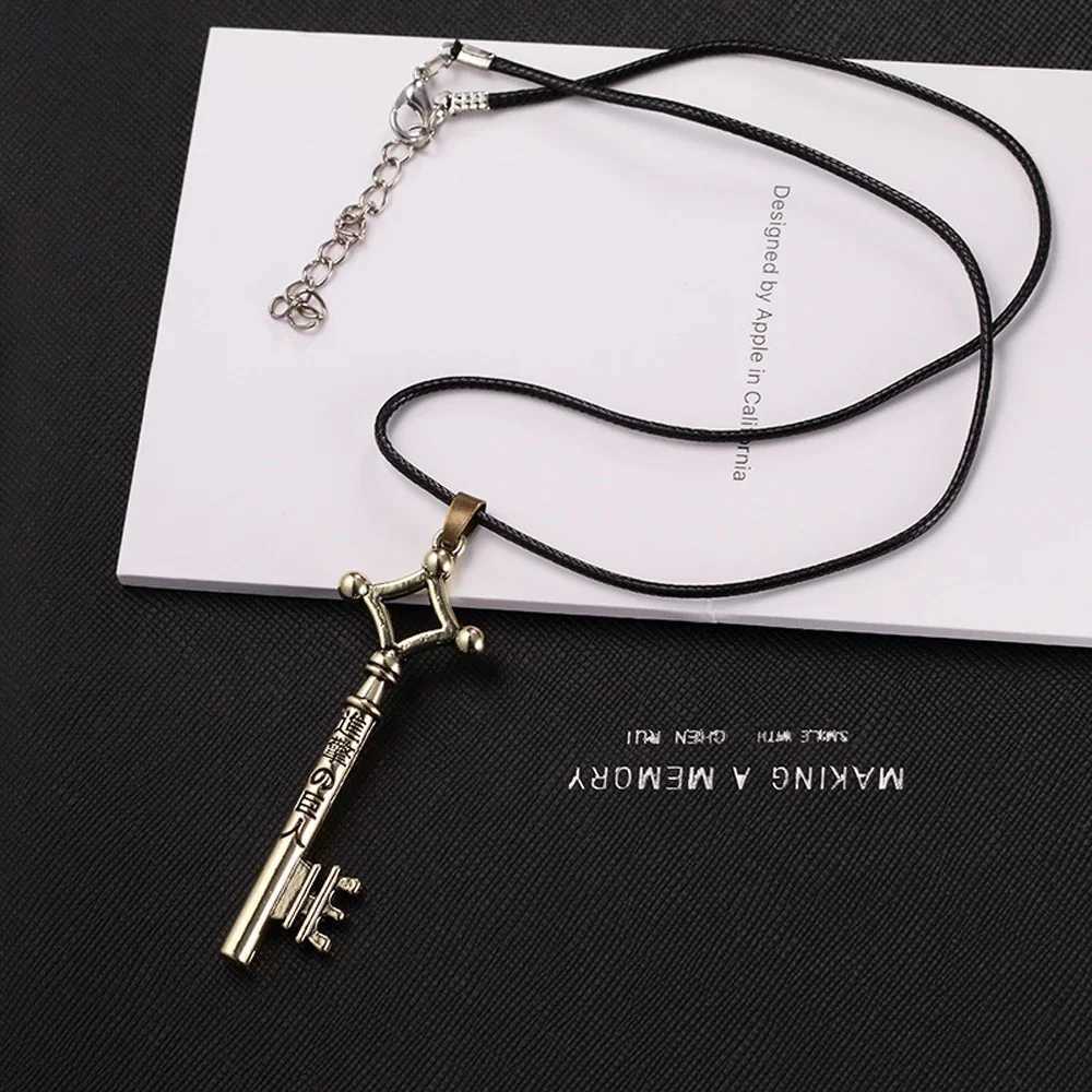SUMEN 2024 Attack Titan Necklace Eren Key Shingeki No Kyojin Pendant Fashion Retro Anime Jewelry Mens Role Playing W250318