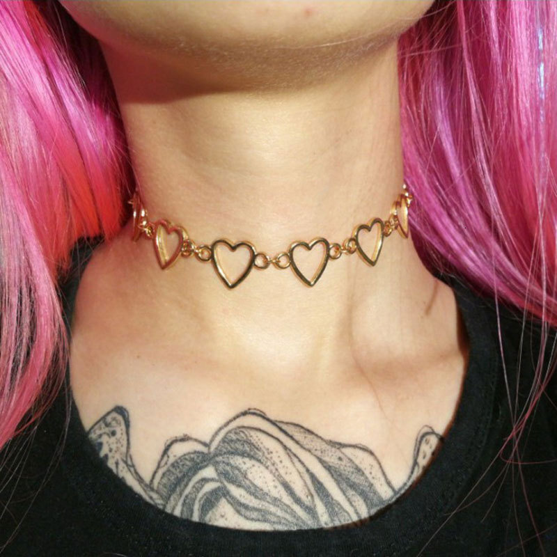 Hollow Heart Necklace Women Cold Wind Peach Heart Clavicle Chain Fashion Alloy Choker Jewelry