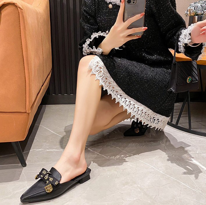 Baotou half slippers fashionable outdoor wear New style pointed-toe lazy mules for spring and summer Large-size women's shoes in sizes 41-43