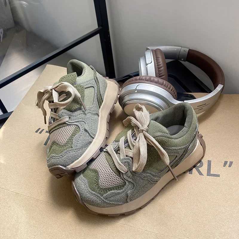 Student running shoes dustproof and anti slip 2025 new fashion childrens sports shoes thick soft sole childrens sports shoes mesh breathable W250318