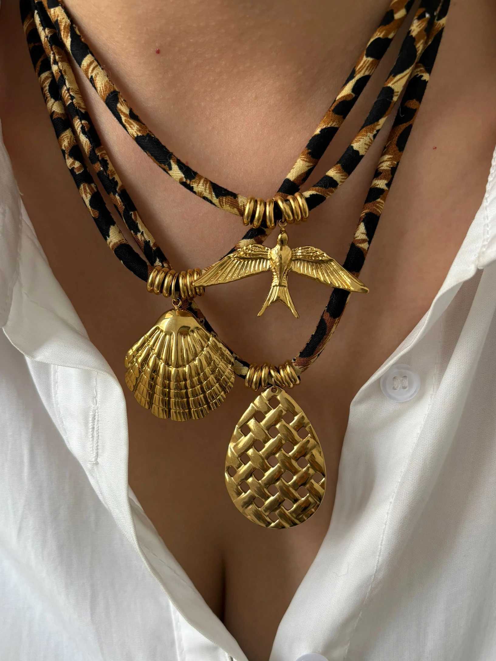 GHIDBK Europe and America Exaggerated Stainless Steel Heart Sun Pendant Necklace Vintage Trend Leopard Print Necklaces for Women W250318