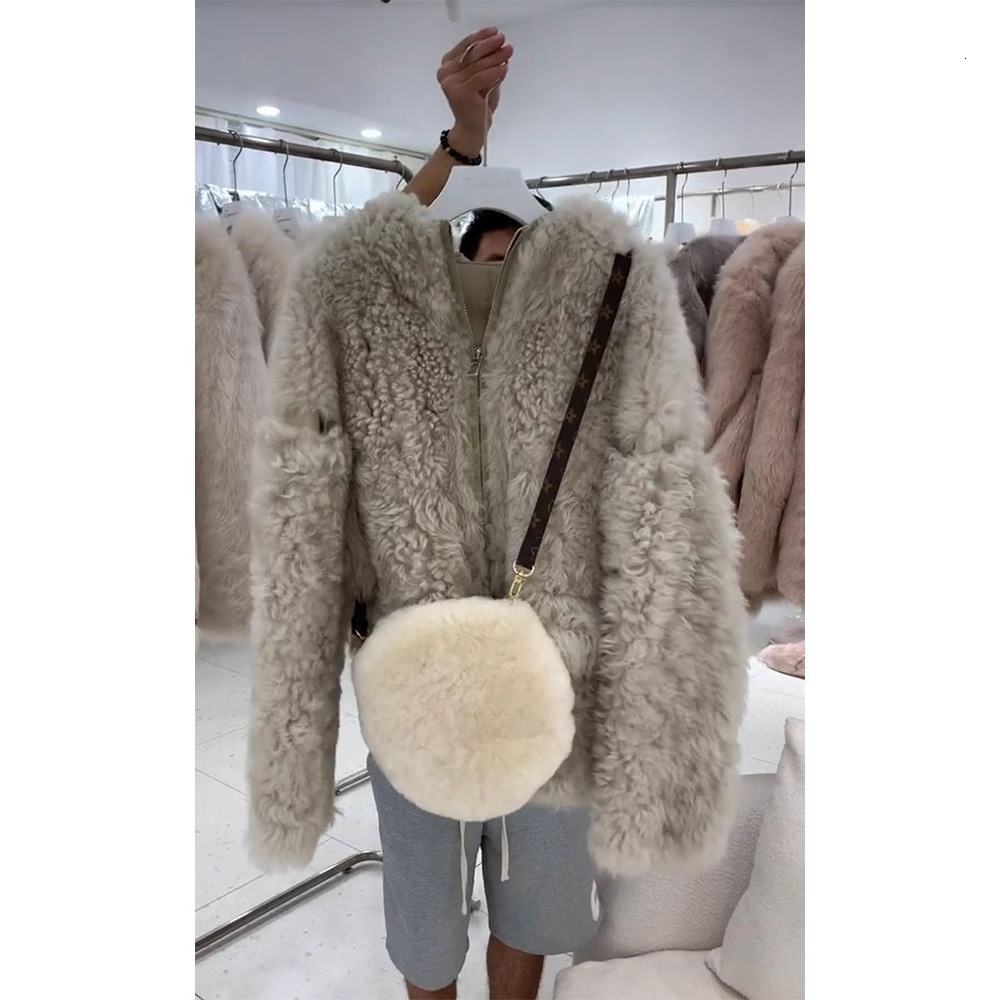 European goods heavy industry design lamb wool hooded top with high-end feel, light luxury imitation fur coat for women in winter