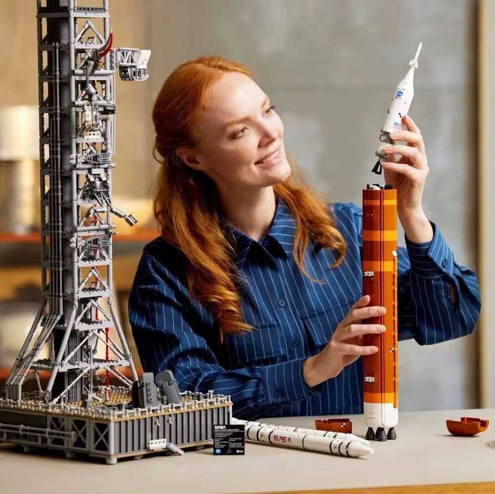 2025 New Product Super Space Shuttle Rocket Building Block Artemis Space Launch System Model Building Kit Space SLS Brick ToyXJ250318