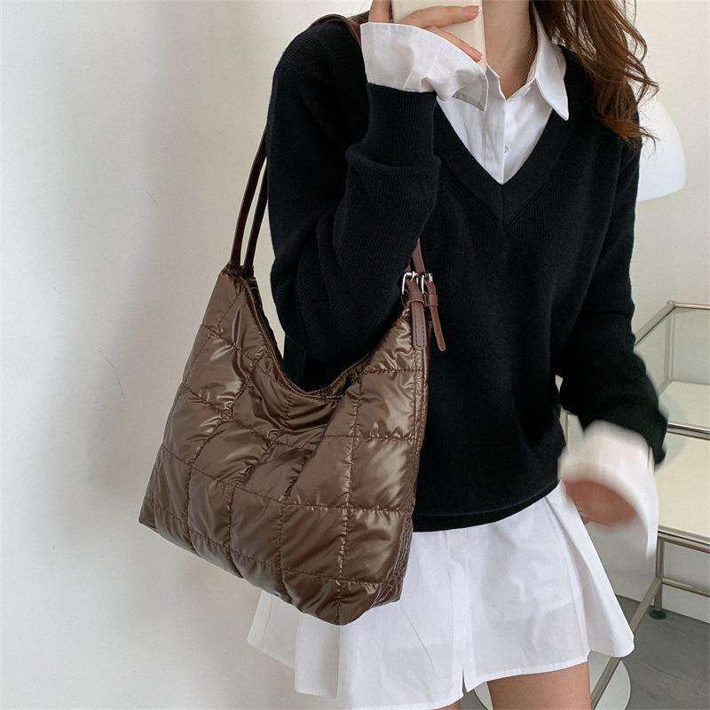 Women's 2022 autumn new fashionable and stylish shoulder casual large capacity armpit bag handbag