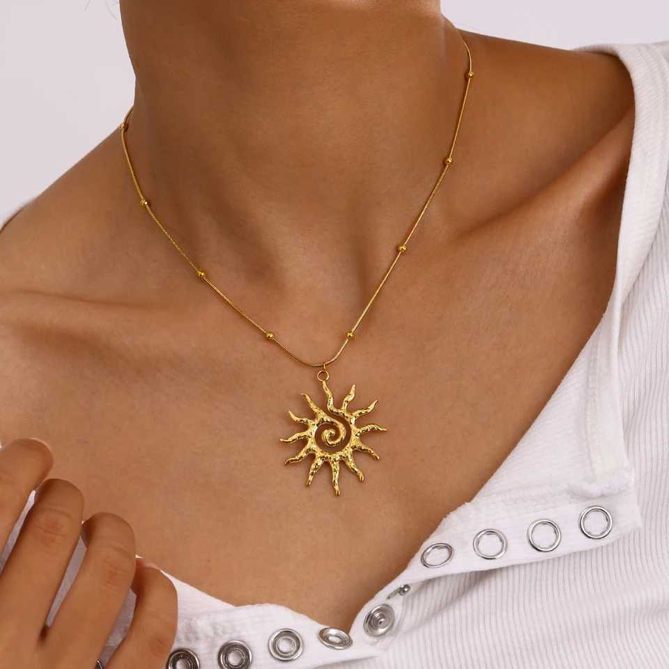 Youthway Versatile Chic Gold Plated Stainless Steel Hollow Sun Pendant Necklace For Women Waterproof Jewelry New Arrival Gift W250318
