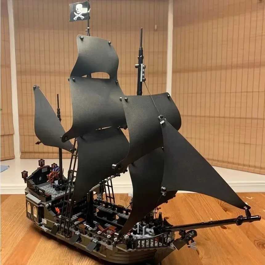 Black Pearl Silent Mary Empire Flagship Queen Anne Revenge Caribbean Pirates Building Blocks Building Blocks ToyXJ250318