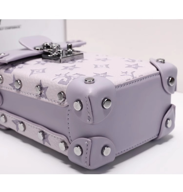 Show 2025 Stylish Cross body Bag with Star Pattern and Metal Hardware Women Accessory for Daily Use and Evening Party