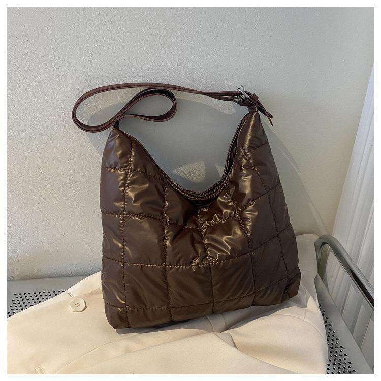 Women's 2022 autumn new fashionable and stylish shoulder casual large capacity armpit bag handbag