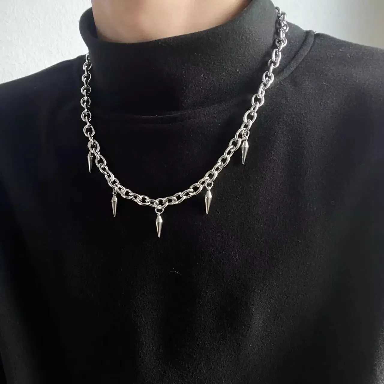 Punk Hip Hop Metal Rivet Corner Necklace for Men Gothic Silver Cross Kravik Necklace Y2K Jewelry W250318