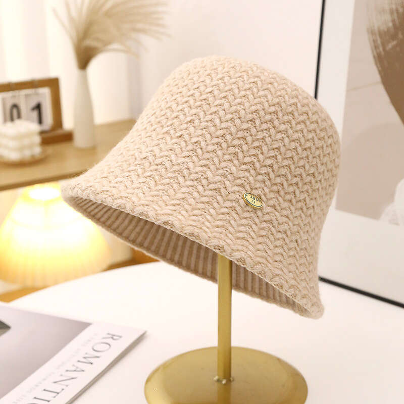 2024 New Dome Ins Leisure Fashion Letter Knitted Basin Sunshade Display Face Small Bucket Hat