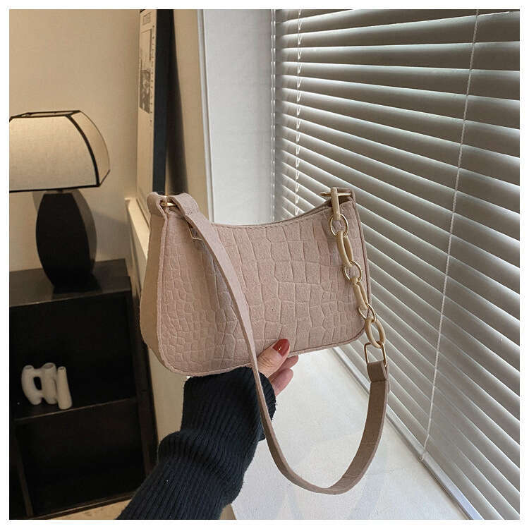 Leisure crossbody for women in autumn and winter 2022, new square felt trendy small body bag, simple one shoulder leisure bag