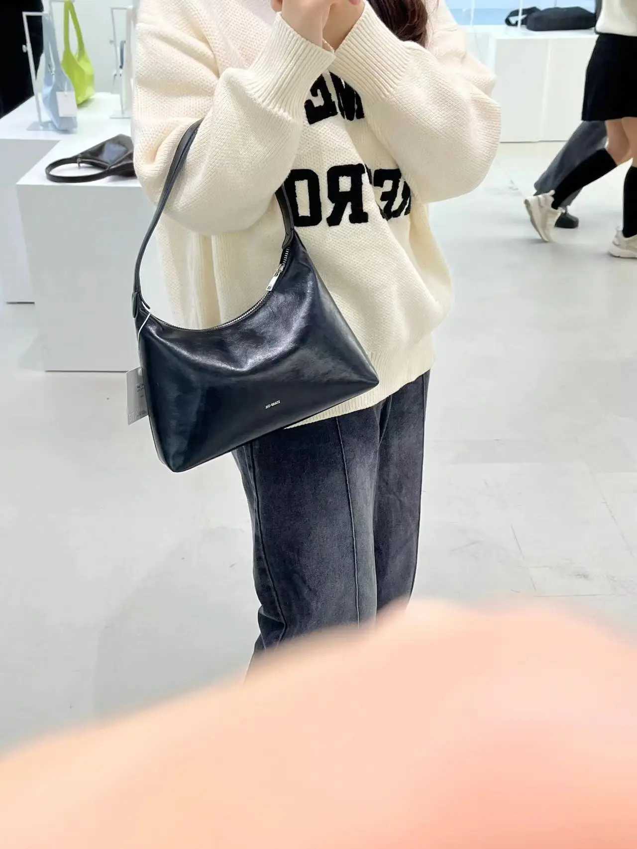 Wendys same Korean standoil fl bodied bag wens fl bodied handbag underarm bag Y250318