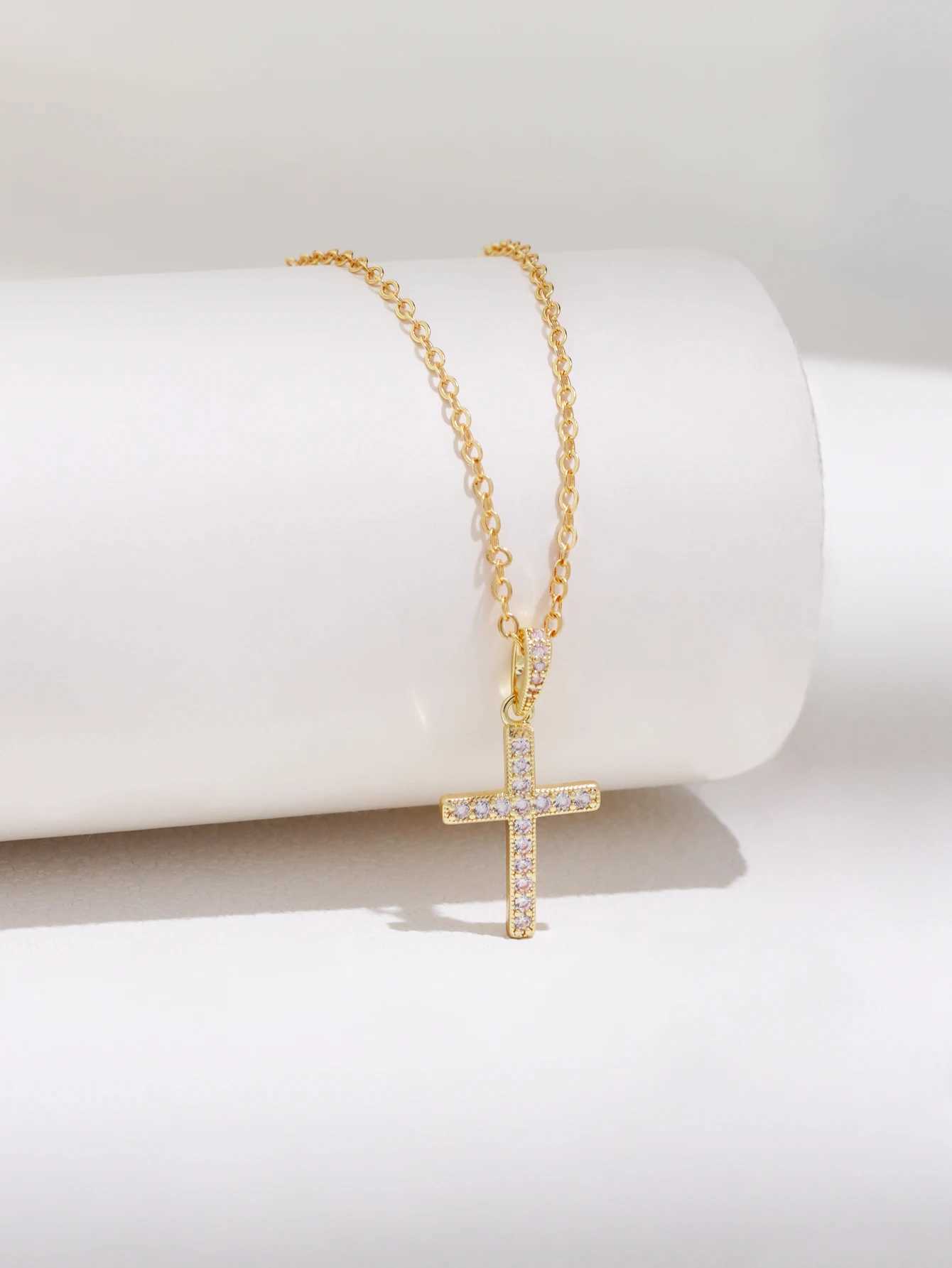 Sparkling crystal zircon cross pendant necklace suitable for women punk gold solid color thin chain necklace party jewelry birthday gift W250318
