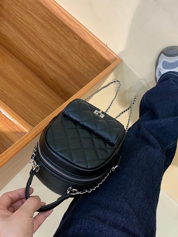 2025 New Fashion Designer Handbag Multifunctional Women s High end Light Backpack Niche Dia Chain Outdoor Leisure Storage Bag
