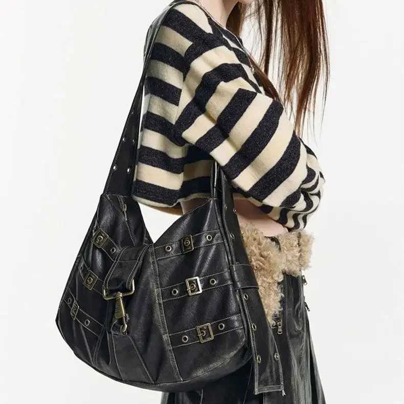 Punk Pu Leather Handbag Metal Butt Shoder Bags Tote Wan Bag Large Capacity Cmuting Storage Bag Purse Y250318