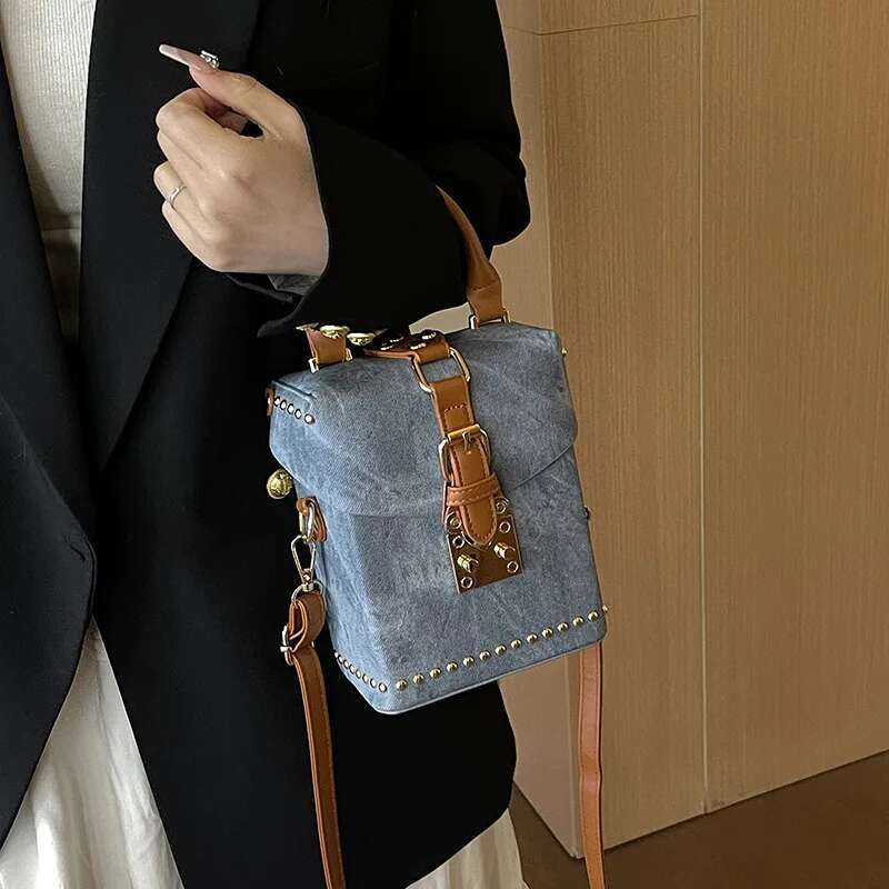 Handbags For Women 2025 New Vintage Leather Small Square Commuter High Quality Rivet Box Crossbody Shoulder Bag Woman