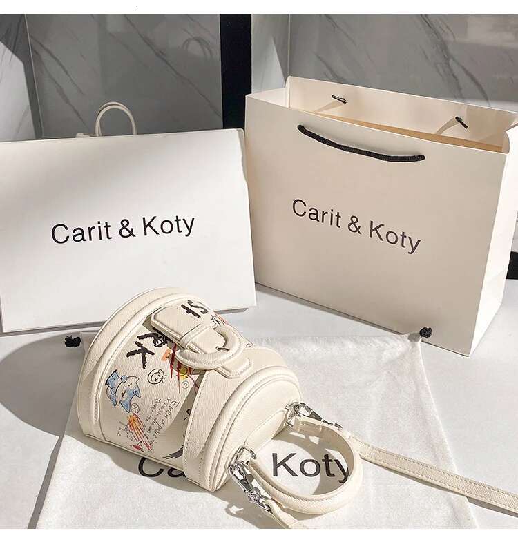 High Quality Fashion Women's Handbag Cute Bear Cartoon Printing Bucket Textured Leather Shoulder Messenger Bag Lady Purse