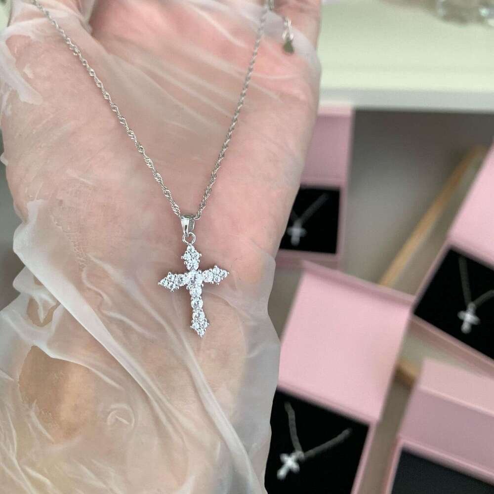 S Pure Sier Beauty God Cross Full Pendant Necklace Exquisite Sparkg Zirconia Light High Texture Dia Set Clavicle Chain