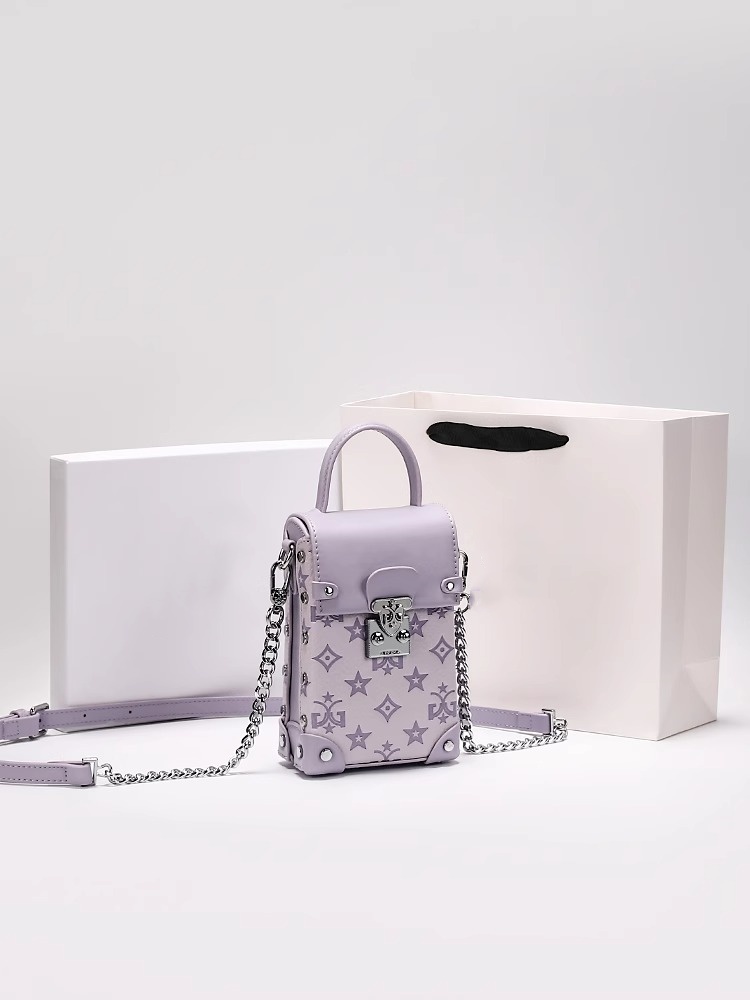 Show 2025 Stylish Cross body Bag with Star Pattern and Metal Hardware Women Accessory for Daily Use and Evening Party
