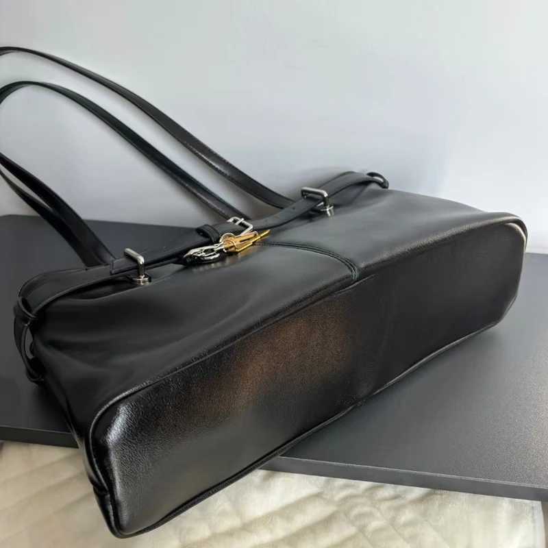 Korean casual underwear shoe bag suitable for luxury designer handbags wallets 2025 new PU buckle decorative key pendant Y250318