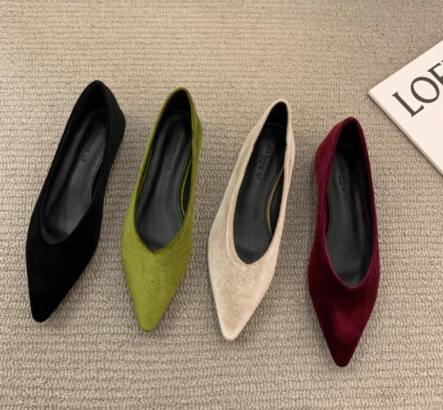 Flat Shoes Women Pointed Single Shoe Womens Shoes 2025 Spring and Autumn Season Temperament Red Large Size Womens Shoes 250318