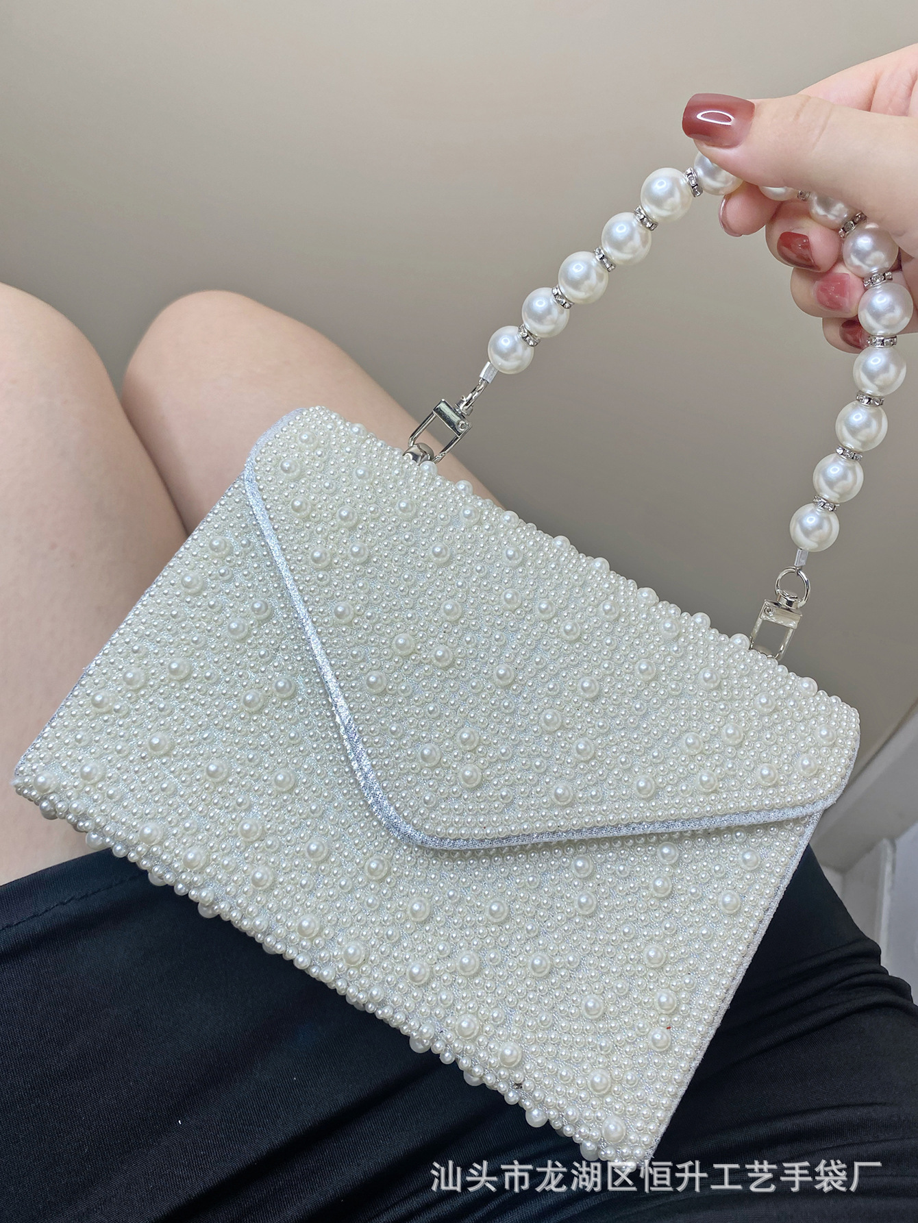 2025 Light Luxury Pearl Banquet Bag Fashion Designer Women s Flip Up Handbag Social Celebrity Evening Dress Bag Handbag Casual Wallet Crossbody Bag
