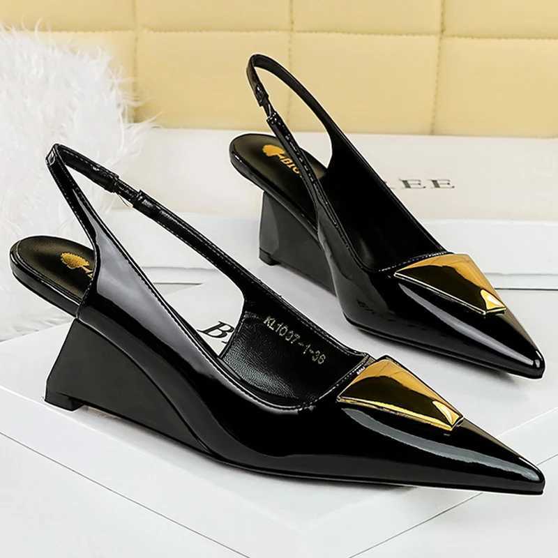Patent leather high H wedge shoes for womens fashion pump toe hollow shoulder strap 6.5cm warm sandals white H shoes Y250317