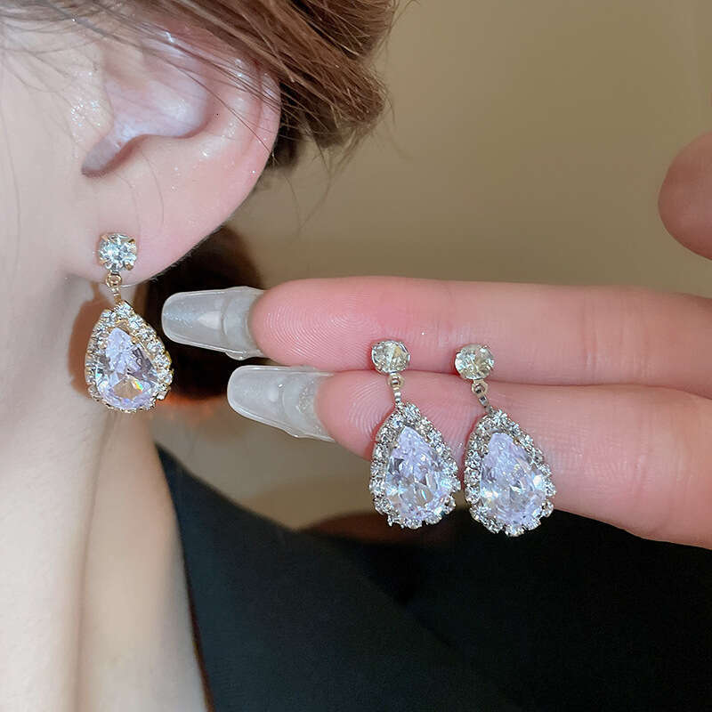 Designer necklace for women 2-piece set of light luxury jewelry moissanite diamond studded earrings necklace high-end collarbone necklace accessories 