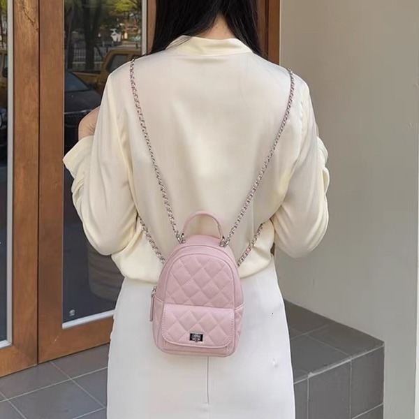 2025 New Fashion Designer Handbag Multifunctional Women s High end Light Backpack Niche Dia Chain Outdoor Leisure Storage Bag