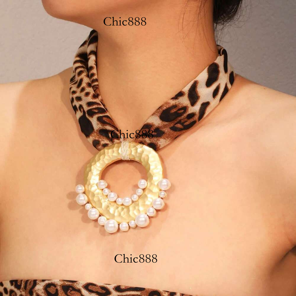 Fashion Statement Boho Necklace with Geometry Pendant for Women Trendy Beach Party Jewelry