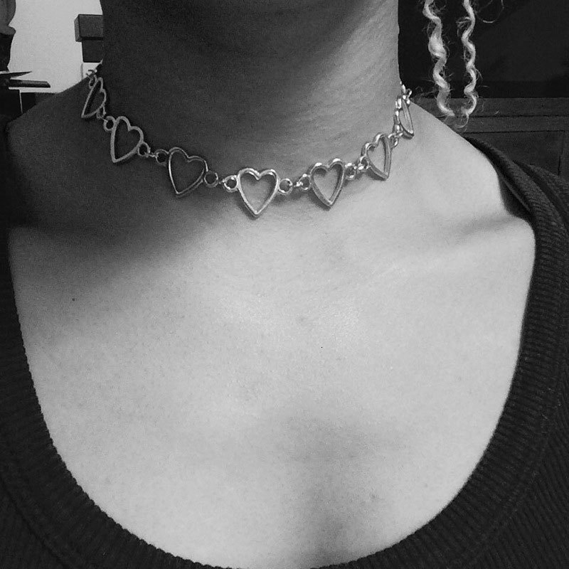 Hollow Heart Necklace Women Cold Wind Peach Heart Clavicle Chain Fashion Alloy Choker Jewelry