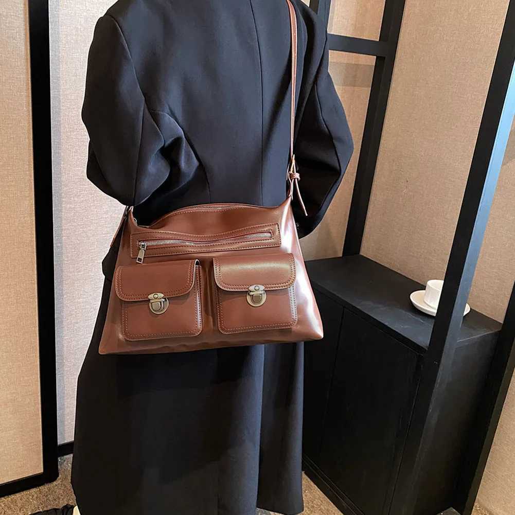 Winter large bag large capacity warm ladies retro style luxury designer handbag zipper closure underarm pocket Mti pocket daily bag Y250318
