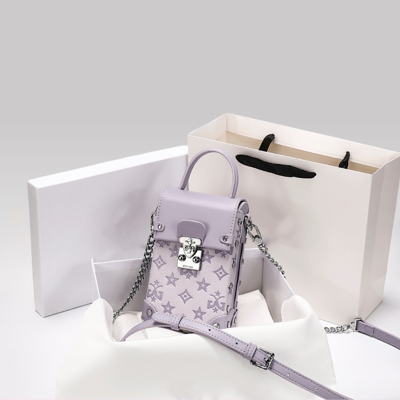 Show 2025 Stylish Cross body Bag with Star Pattern and Metal Hardware Women Accessory for Daily Use and Evening Party