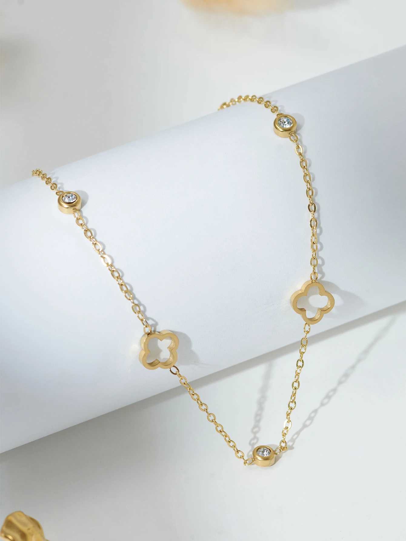 1 piece of simple stainless steel diamond necklace for womens clover three flowers and three diamonds necklace suitable for female friends W250318