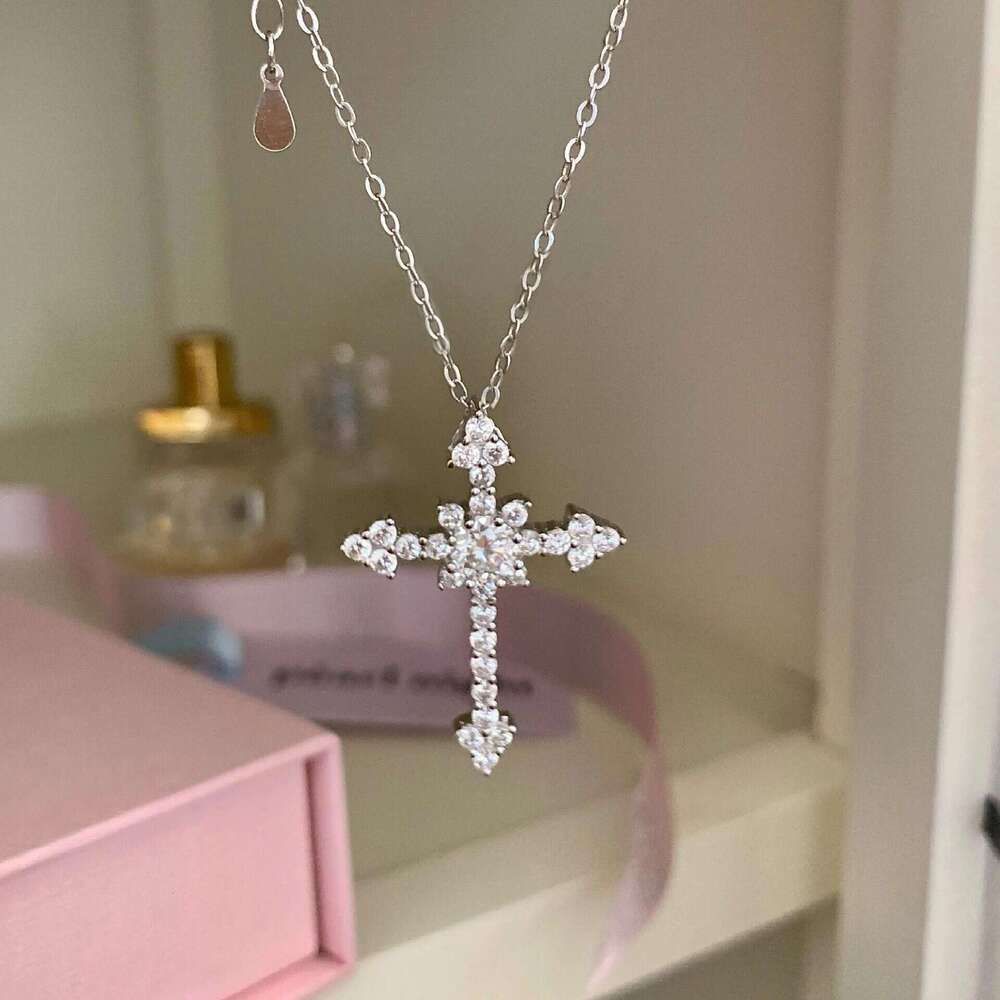 S Pure Sier Beauty God Cross Full Pendant Necklace Exquisite Sparkg Zirconia Light High Texture Dia Set Clavicle Chain