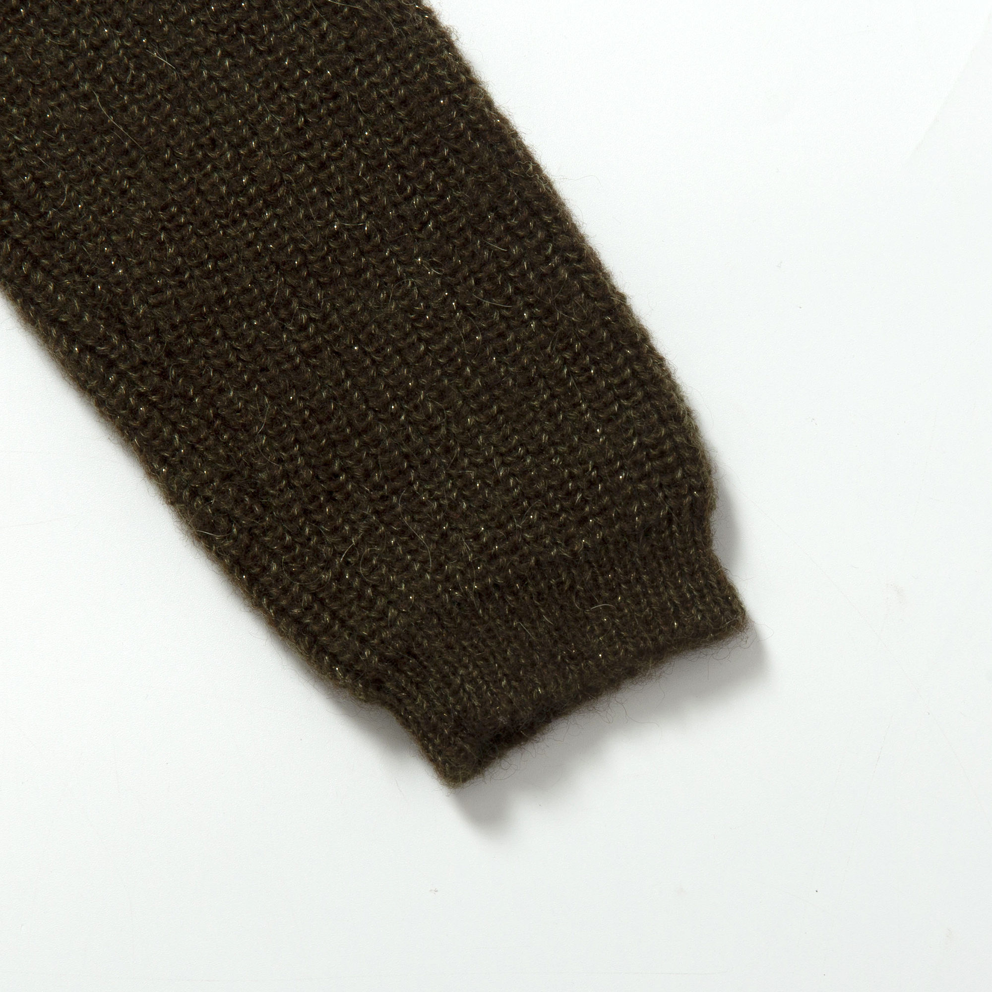 Unisex Chic Woolen V-Neck Sweater - Stylish Casual Knit Pullover for Everyday Wear