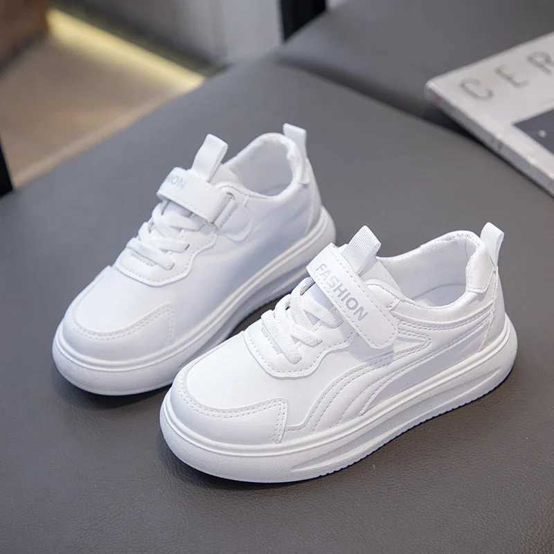 Boys shoes 2025 spring new childrens leather surface lightweight breathable primary school boys and girls sports white shoes W250318